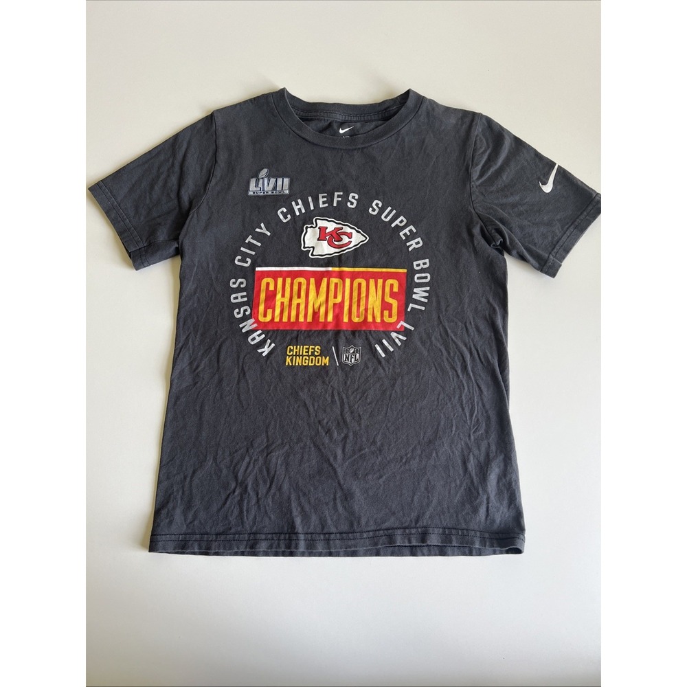 Kansas City Chiefs Nike Super Bowl LVII Champions Locker Room T-Shirt Kids M 10